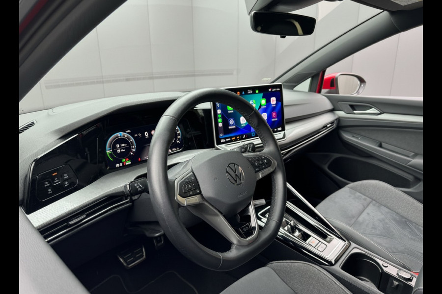 Volkswagen Golf 1.5 eHybrid 204PK PHEV 50 JAREN EDITIE CAMERA/ALCANTARA/TREKHAAK/HEAD-UP