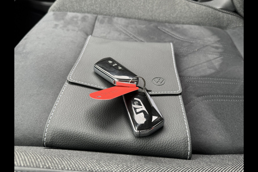Volkswagen Golf 1.5 eHybrid 204PK PHEV 50 JAREN EDITIE CAMERA/ALCANTARA/TREKHAAK/HEAD-UP