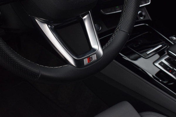 Audi Q5 55 TFSI e S-line | Luchtvering | Pano | RS stoelen | B&O | Head-Up | Trekhaak