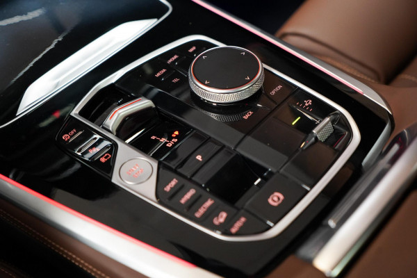 BMW X5 xDrive50e BTW|M-Sport|PANO|HUD|SkyLounge|H&K|Trekhaak