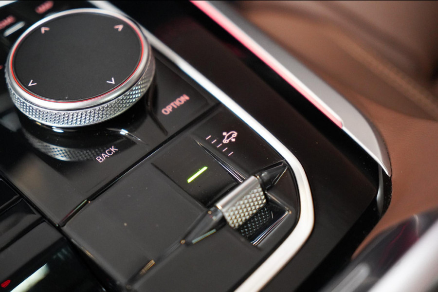 BMW X5 xDrive50e BTW|M-Sport|PANO|HUD|SkyLounge|H&K|Trekhaak
