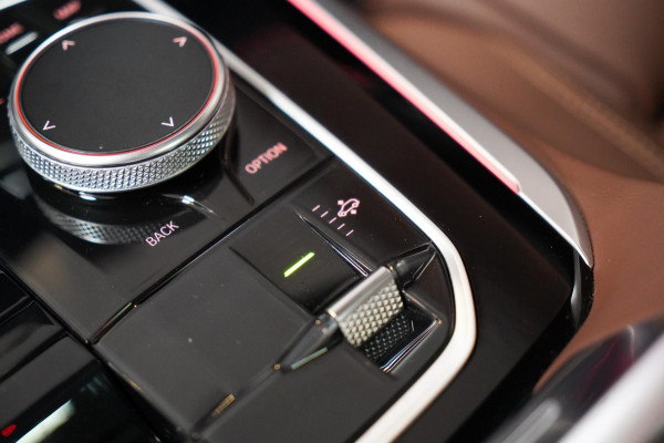 BMW X5 xDrive50e BTW|M-Sport|PANO|HUD|SkyLounge|H&K|Trekhaak