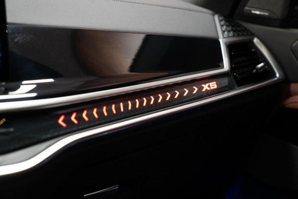 BMW X5 xDrive50e BTW|M-Sport|PANO|HUD|SkyLounge|H&K|Trekhaak