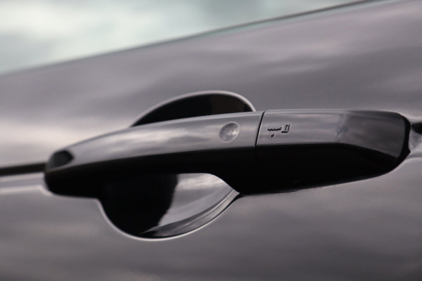 Land Rover Discovery Sport P300e 1.5 R-Dynamic S Black Edition / PANO / ACC / KEYLESS / CAMERA / STOELVERW