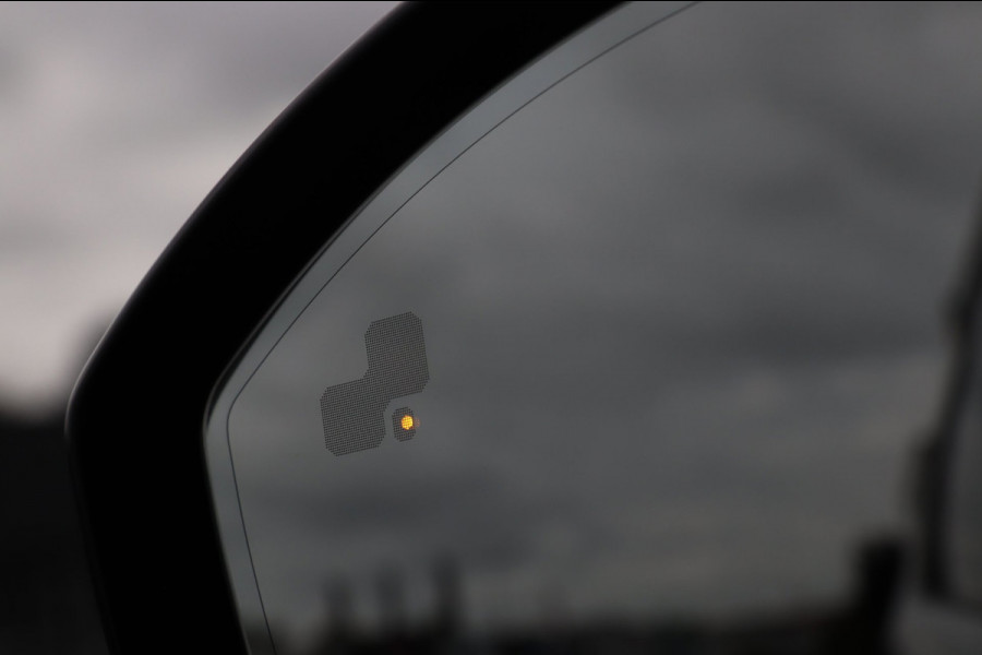 Land Rover Discovery Sport P300e 1.5 R-Dynamic S Black Edition / PANO / ACC / KEYLESS / CAMERA / STOELVERW
