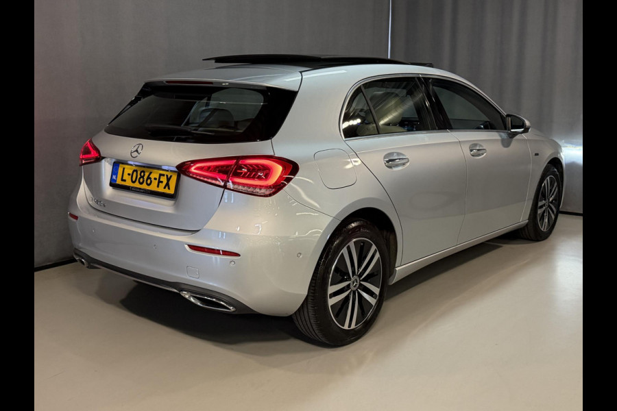 Mercedes-Benz A-Klasse 250 e Business Solution Luxury Limited 17"/Panoramadak/Leder + memory/Stoelverwarming/Camera/Dodehoek/Keyless/Matrix LED