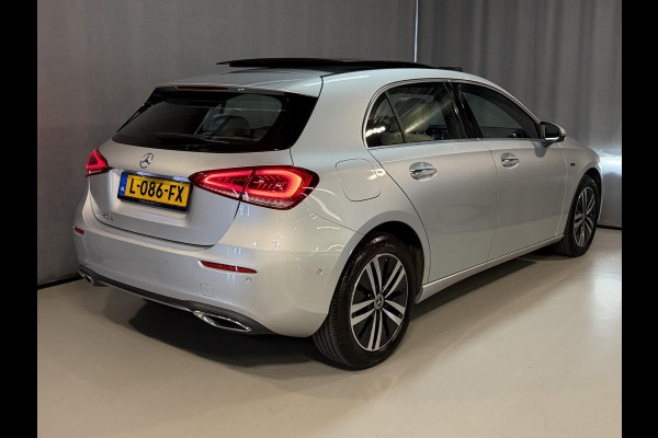 Mercedes-Benz A-Klasse 250 e Business Solution Luxury Limited 17"/Panoramadak/Leder + memory/Stoelverwarming/Camera/Dodehoek/Keyless/Matrix LED