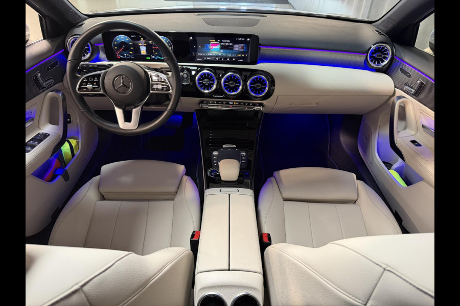 Mercedes-Benz A-Klasse 250 e Business Solution Luxury Limited 17"/Panoramadak/Leder + memory/Stoelverwarming/Camera/Dodehoek/Keyless/Matrix LED