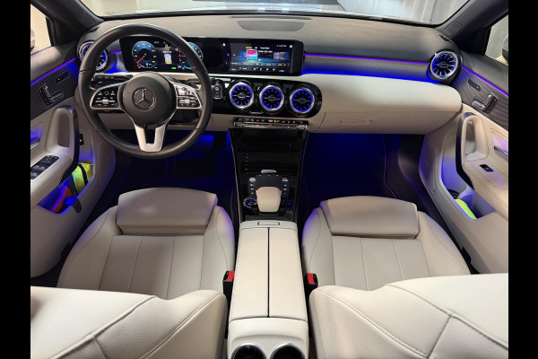Mercedes-Benz A-Klasse 250 e Business Solution Luxury Limited 17"/Panoramadak/Leder + memory/Stoelverwarming/Camera/Dodehoek/Keyless/Matrix LED