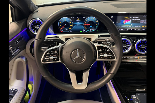 Mercedes-Benz A-Klasse 250 e Business Solution Luxury Limited 17"/Panoramadak/Leder + memory/Stoelverwarming/Camera/Dodehoek/Keyless/Matrix LED