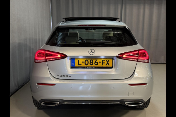 Mercedes-Benz A-Klasse 250 e Business Solution Luxury Limited 17"/Panoramadak/Leder + memory/Stoelverwarming/Camera/Dodehoek/Keyless/Matrix LED