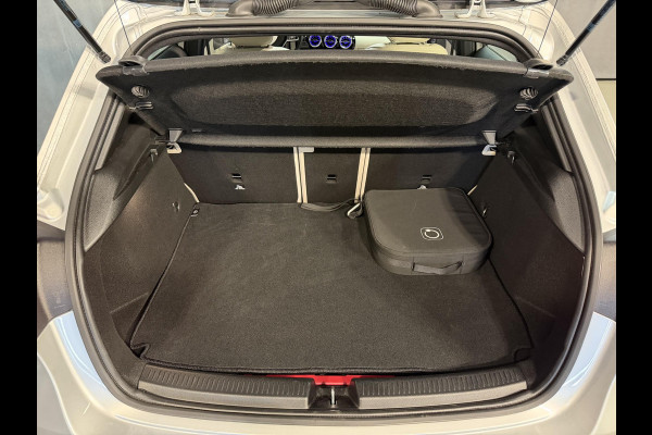 Mercedes-Benz A-Klasse 250 e Business Solution Luxury Limited 17"/Panoramadak/Leder + memory/Stoelverwarming/Camera/Dodehoek/Keyless/Matrix LED