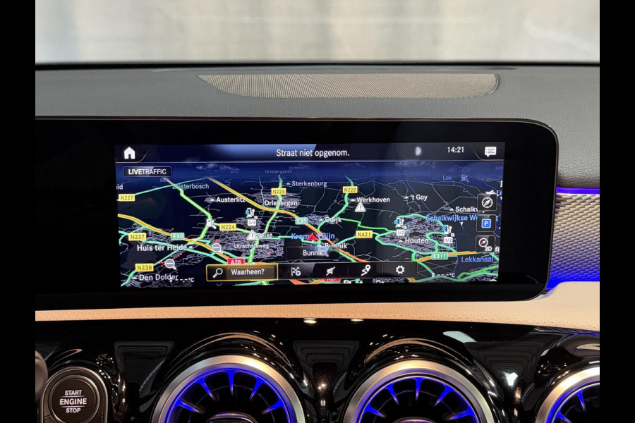 Mercedes-Benz A-Klasse 250 e Business Solution Luxury Limited 17"/Panoramadak/Leder + memory/Stoelverwarming/Camera/Dodehoek/Keyless/Matrix LED