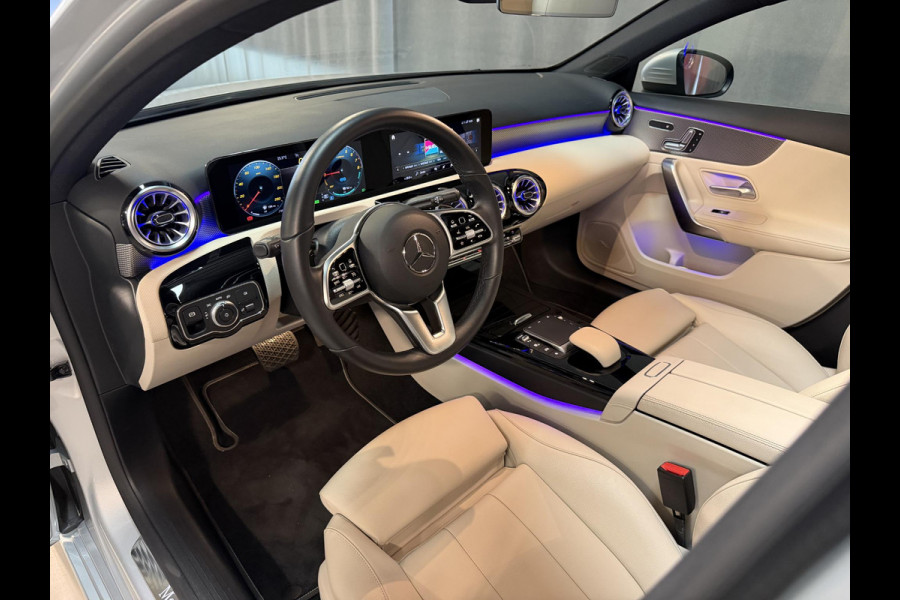 Mercedes-Benz A-Klasse 250 e Business Solution Luxury Limited 17"/Panoramadak/Leder + memory/Stoelverwarming/Camera/Dodehoek/Keyless/Matrix LED