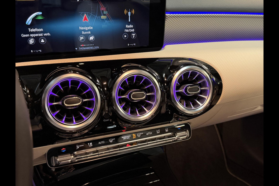 Mercedes-Benz A-Klasse 250 e Business Solution Luxury Limited 17"/Panoramadak/Leder + memory/Stoelverwarming/Camera/Dodehoek/Keyless/Matrix LED