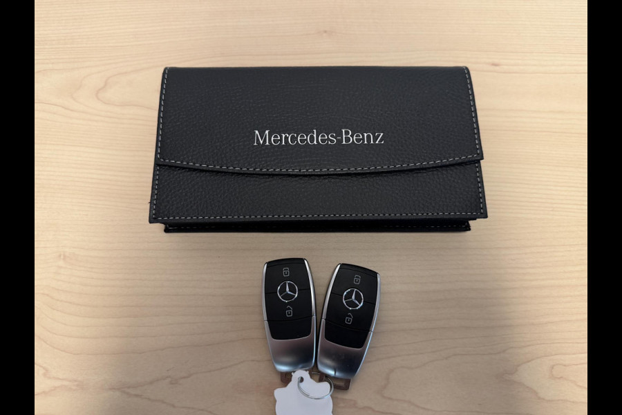 Mercedes-Benz A-Klasse 250 e Business Solution Luxury Limited 17"/Panoramadak/Leder + memory/Stoelverwarming/Camera/Dodehoek/Keyless/Matrix LED