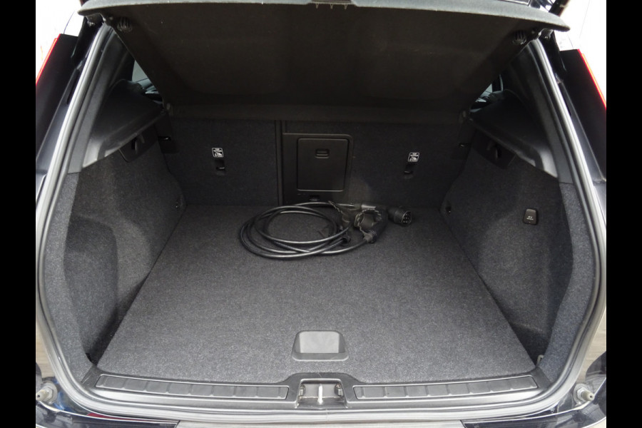 Volvo XC40 Recharge P8 AWD R-Design * H/K * 4 SEIZOENSBANDEN 20 INCH !!