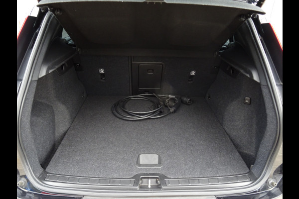 Volvo XC40 Recharge P8 AWD R-Design * H/K * 4 SEIZOENSBANDEN 20 INCH !!