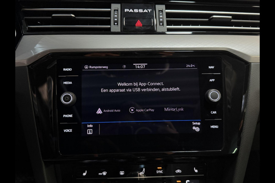 Volkswagen Passat Variant 1.4 TSI PHEV GTE Business 18"/SOH 96%/Panoramadak/Trekhaak/Camera/PDC v+a/Elektrische klep/Apple Carplay & Android Auto