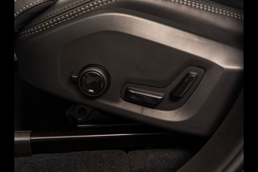 Volvo XC90 2.0 T8 Plug-in hybrid AWD Ultra Black Edition B&W | 22" | TREKHAAK | LUCHTVERING | MASSAGE