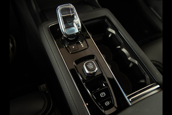 Volvo XC90 2.0 T8 Plug-in hybrid AWD Ultra Black Edition B&W | 22" | TREKHAAK | LUCHTVERING | MASSAGE