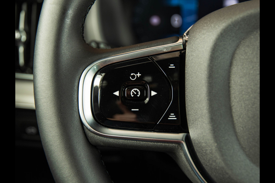 Volvo XC90 2.0 T8 Plug-in hybrid AWD Ultra Black Edition B&W | 22" | TREKHAAK | LUCHTVERING | MASSAGE