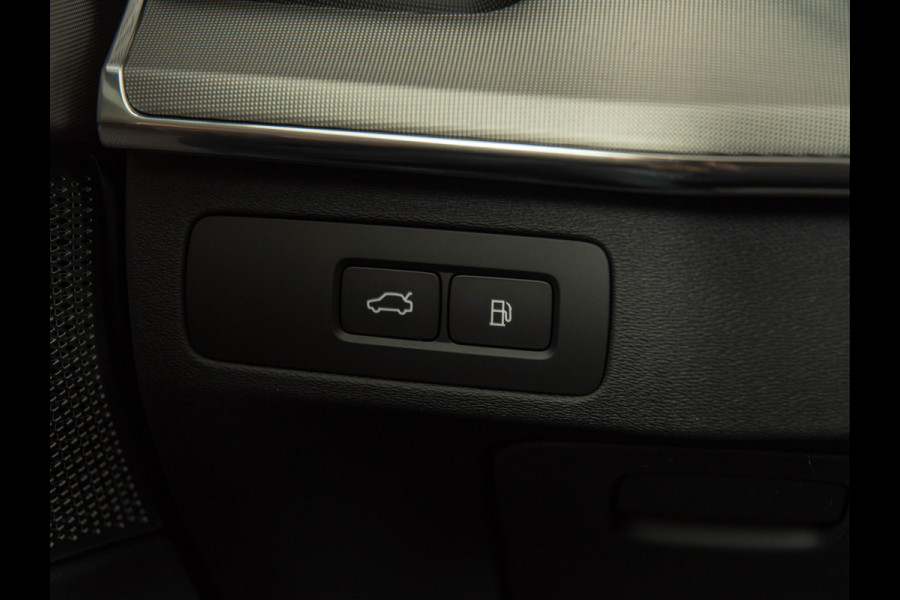 Volvo XC90 2.0 T8 Plug-in hybrid AWD Ultra Black Edition B&W | 22" | TREKHAAK | LUCHTVERING | MASSAGE