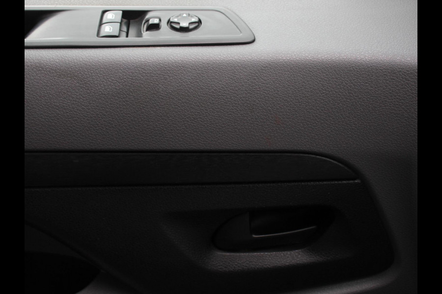 Toyota Proace Shuttle 1.5 D-4D Cool Comfort Lang 9 Persoons Stoelverwarming Cruise Control Parkeersensoren DAB Bluetooth Airco