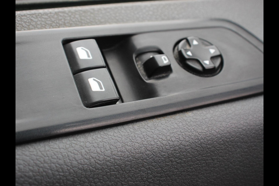 Toyota Proace Shuttle 1.5 D-4D Cool Comfort Lang 9 Persoons Stoelverwarming Cruise Control Parkeersensoren DAB Bluetooth Airco