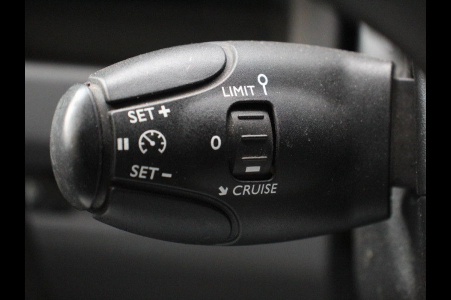 Toyota Proace Shuttle 1.5 D-4D Cool Comfort Lang 9 Persoons Stoelverwarming Cruise Control Parkeersensoren DAB Bluetooth Airco