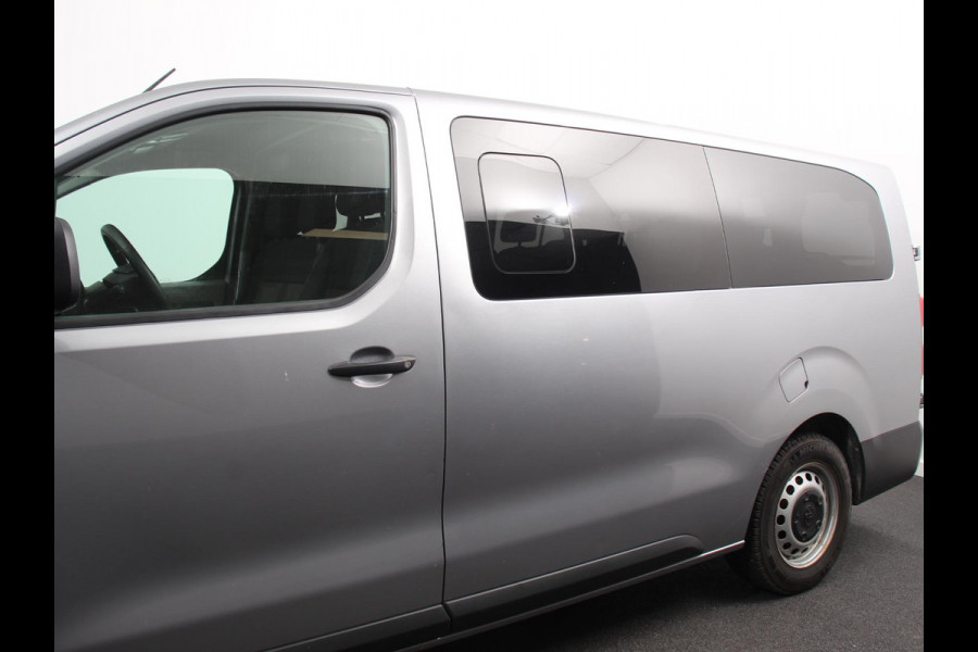 Toyota Proace Shuttle 1.5 D-4D Cool Comfort Lang 9 Persoons Stoelverwarming Cruise Control Parkeersensoren DAB Bluetooth Airco