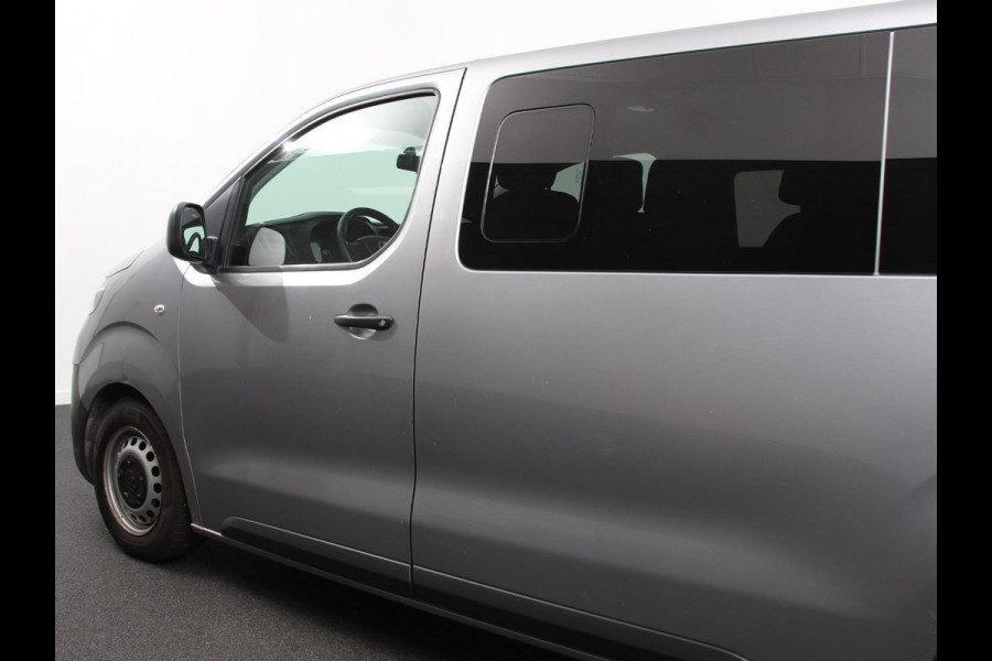 Toyota Proace Shuttle 1.5 D-4D Cool Comfort Lang 9 Persoons Stoelverwarming Cruise Control Parkeersensoren DAB Bluetooth Airco