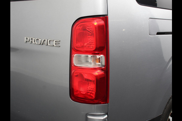 Toyota Proace Shuttle 1.5 D-4D Cool Comfort Lang 9 Persoons Stoelverwarming Cruise Control Parkeersensoren DAB Bluetooth Airco