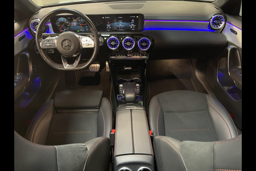 Mercedes-Benz CLA-Klasse 250 e AMG Line 19"/SOH 97%/Panoramadak/Sfeerverlichting/Keyless/Camera/Stoelverwarming