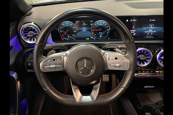 Mercedes-Benz CLA-Klasse 250 e AMG Line 19"/SOH 97%/Panoramadak/Sfeerverlichting/Keyless/Camera/Stoelverwarming