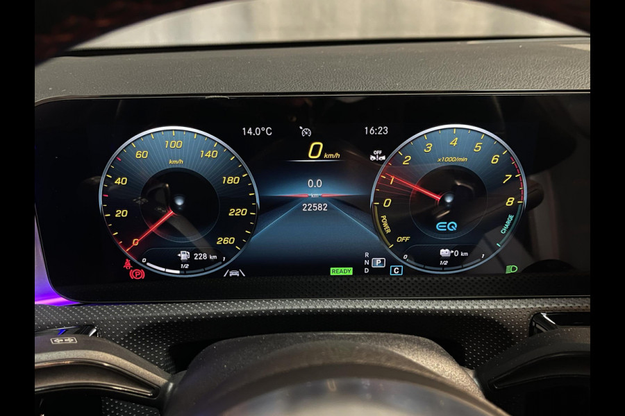 Mercedes-Benz CLA-Klasse 250 e AMG Line 19"/SOH 97%/Panoramadak/Sfeerverlichting/Keyless/Camera/Stoelverwarming