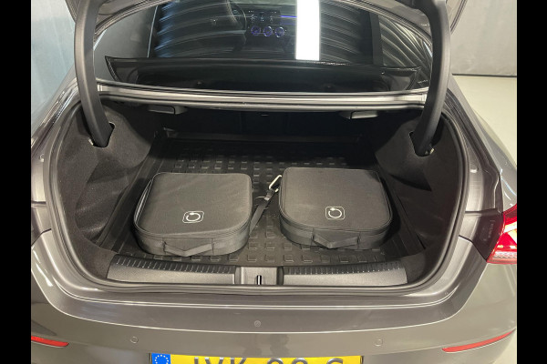 Mercedes-Benz CLA-Klasse 250 e AMG Line 19"/SOH 97%/Panoramadak/Sfeerverlichting/Keyless/Camera/Stoelverwarming