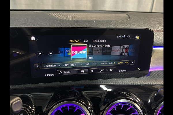 Mercedes-Benz CLA-Klasse 250 e AMG Line 19"/SOH 97%/Panoramadak/Sfeerverlichting/Keyless/Camera/Stoelverwarming