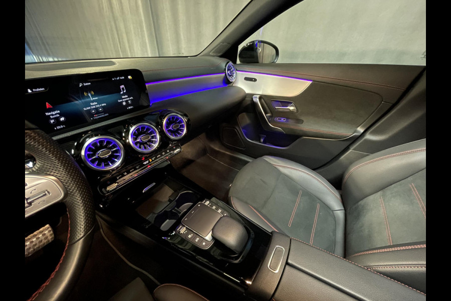 Mercedes-Benz CLA-Klasse 250 e AMG Line 19"/SOH 97%/Panoramadak/Sfeerverlichting/Keyless/Camera/Stoelverwarming