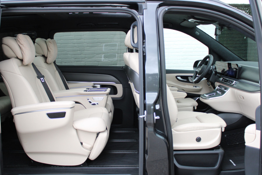 Mercedes-Benz V-Klasse 300d / AMG / Exclusive / 4-Matic / 7-Pers / Pano / Luchtv / Elec Stoel voor+achter / Burmester / Vol Opties / NIEUWSTAAT