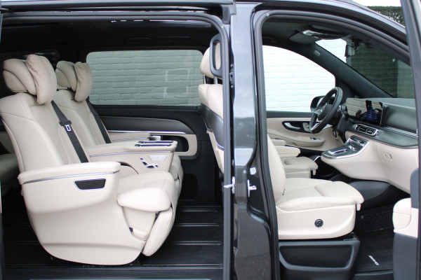 Mercedes-Benz V-Klasse 300d / AMG / Exclusive / 4-Matic / 7-Pers / Pano / Luchtv / Elec Stoel voor+achter / Burmester / Vol Opties / NIEUWSTAAT
