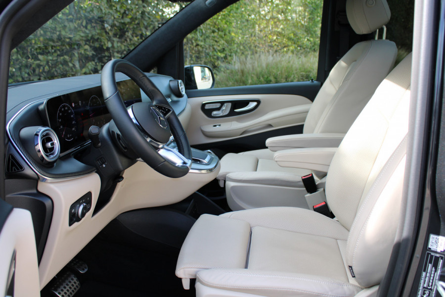 Mercedes-Benz V-Klasse 300d / AMG / Exclusive / 4-Matic / 7-Pers / Pano / Luchtv / Elec Stoel voor+achter / Burmester / Vol Opties / NIEUWSTAAT