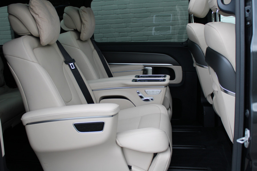 Mercedes-Benz V-Klasse 300d / AMG / Exclusive / 4-Matic / 7-Pers / Pano / Luchtv / Elec Stoel voor+achter / Burmester / Vol Opties / NIEUWSTAAT