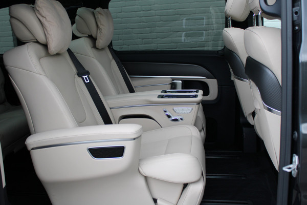 Mercedes-Benz V-Klasse 300d / AMG / Exclusive / 4-Matic / 7-Pers / Pano / Luchtv / Elec Stoel voor+achter / Burmester / Vol Opties / NIEUWSTAAT