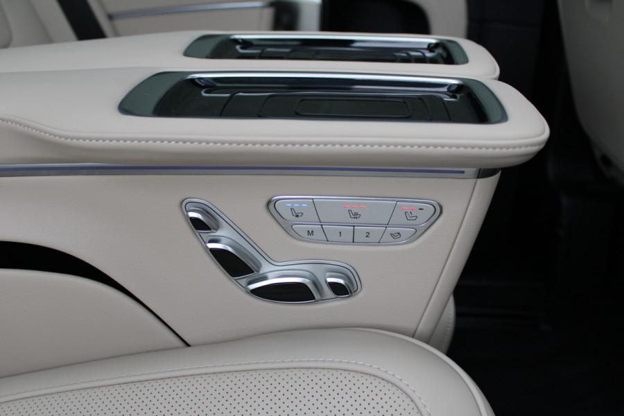 Mercedes-Benz V-Klasse 300d / AMG / DC / Exclusive / 4-Matic / Pano / Luchtv / Elec Stoel voor+achter / Burmester / Vol Opties / NIEUWSTAAT
