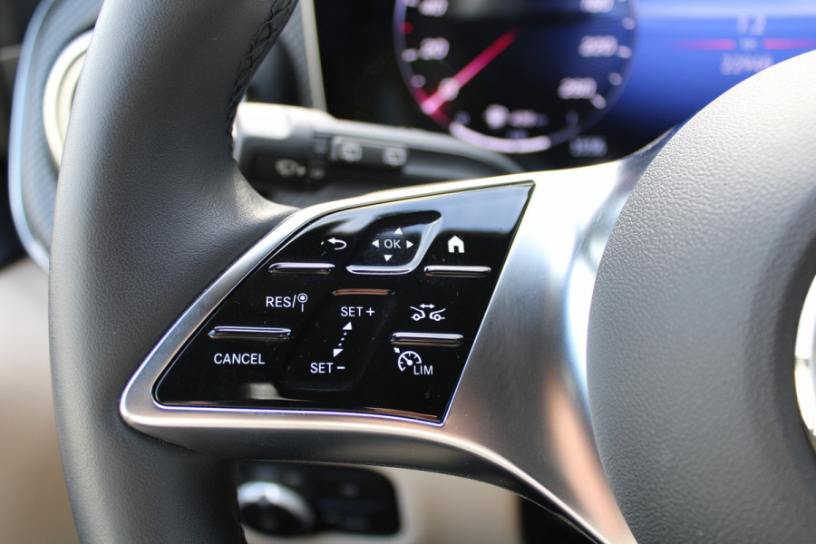 Mercedes-Benz V-Klasse 300d / AMG / DC / Exclusive / 4-Matic / Pano / Luchtv / Elec Stoel voor+achter / Burmester / Vol Opties / NIEUWSTAAT