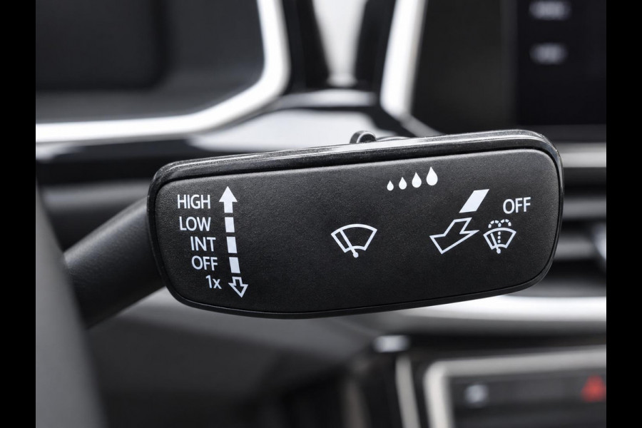 Volkswagen T-Roc Cabrio 1.5 TSI 150pk DSG R-Line Navigatie Apple Carplay / Android Auto Parkeersensoren Camera Adaptive Cruise Control Stoelverwarming Climate Control