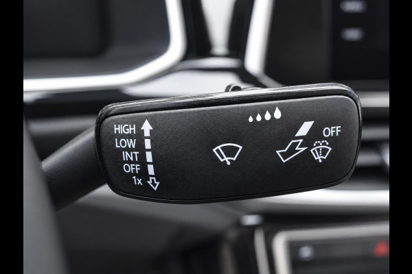 Volkswagen T-Roc Cabrio 1.5 TSI 150pk DSG R-Line Navigatie Apple Carplay / Android Auto Parkeersensoren Camera Adaptive Cruise Control Stoelverwarming Climate Control