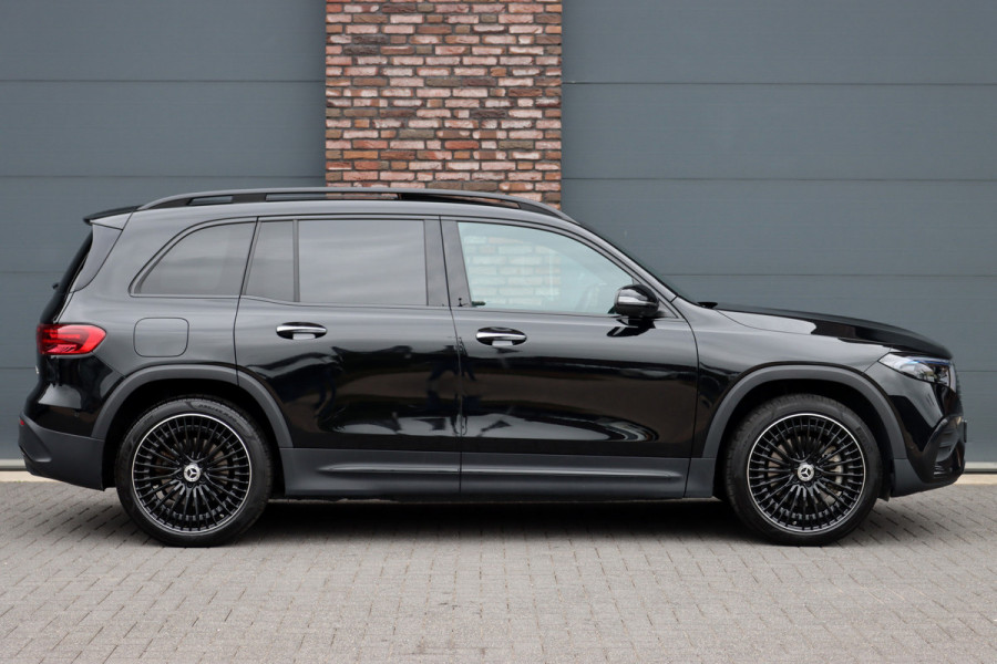 Mercedes-Benz EQB 350 4MATIC AMG Line 71 kWh | Panoramadak | Leder | Memory | Burmester | HUD | Trekhaak | Surround Camera | Verwarmd Stuurwiel | Night Pakket | Augmented Reality |