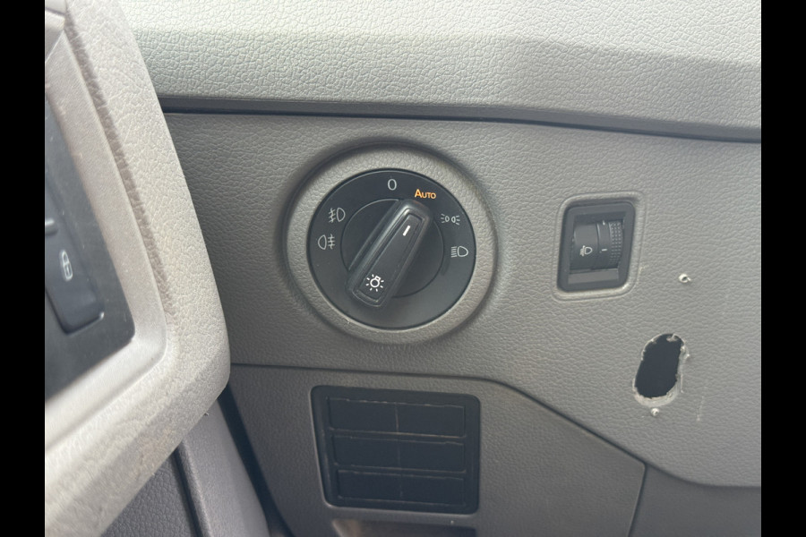 Volkswagen Crafter 3.140 2.0 TDI Automaat Open Laadbak Kist Dubbele cabine 6-persoons Airco Trekhaak Navigatie Carplay Pritische Pickup Open Box